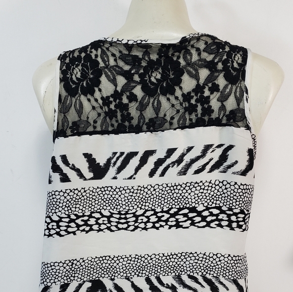 Express Black & White Sleeveless Blouse - Picture 4 of 5